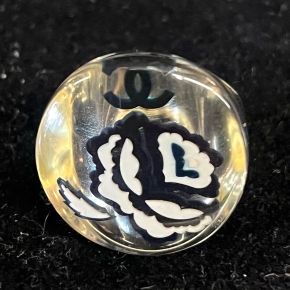CHANEL Transparent Certified Camellia Ring with Black and White Floral Design - Picture 1 of 4